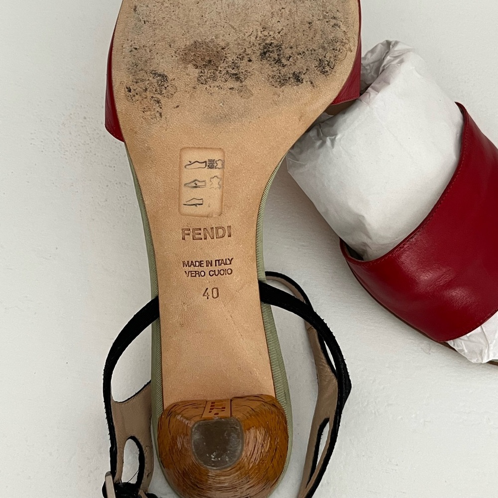 Fendi Women's Red and Black Sandals - Picture 6 of 11